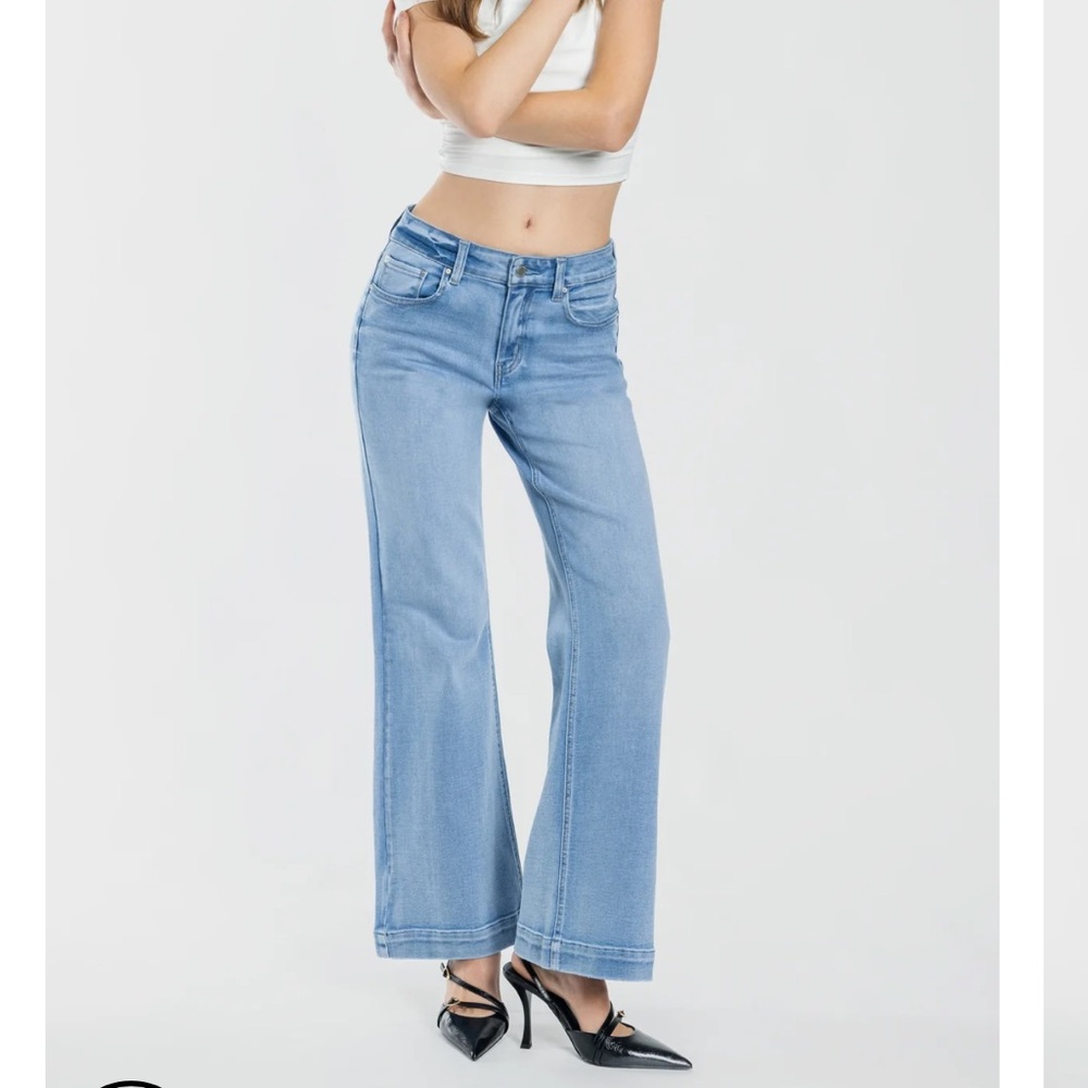 Light Blue Wide-Leg Women’s Jeans